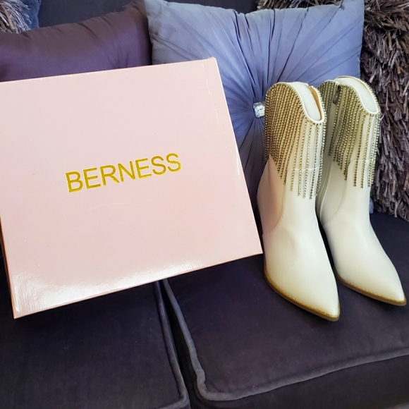 Berness white boots with rhinestones - Picture 8 of 8